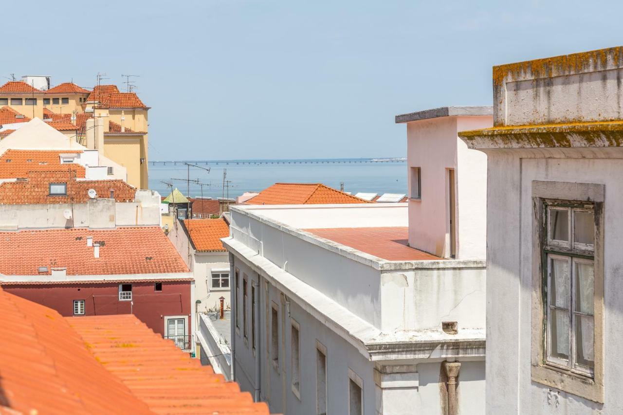 Bright & Spacious Alfama Apartment, By Timecooler 리스본 외부 사진